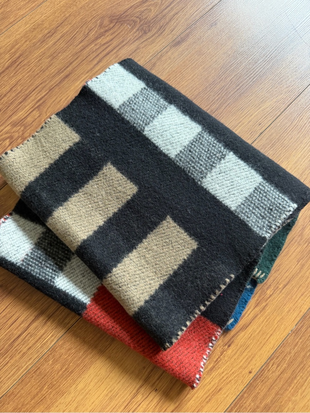 NEW Burberry Multi-Color Patterned Wool Sweater - Picture 2 of 8